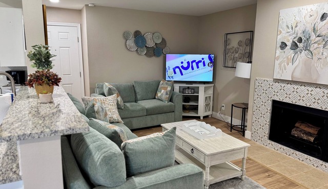 Beautiful, 2-bedroom condo, walking distance from lake Ray Hubbard.