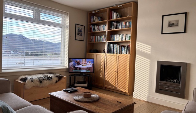 Beautiful 2 bedroom Deganwy apartment with estuary views