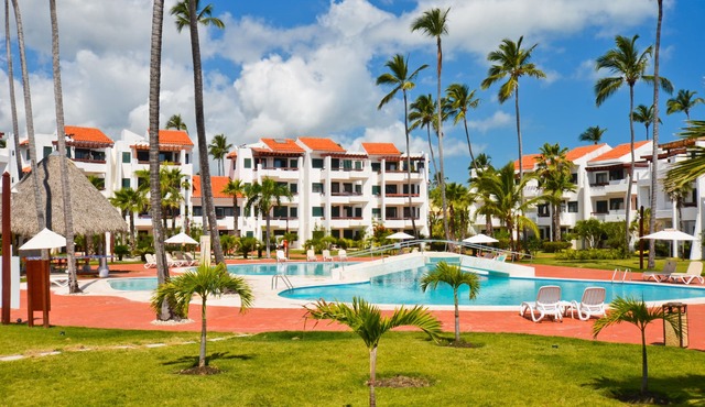 Beautiful 2 bedroom 2 bath in a beachfront community