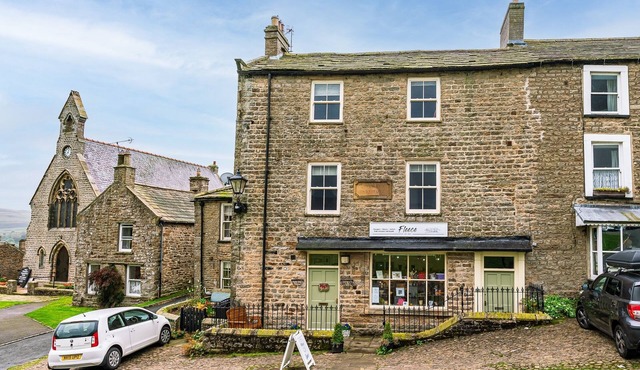 Beautiful, 2 bedroom, first floor apartment, at the heart of a busting Dales Village.