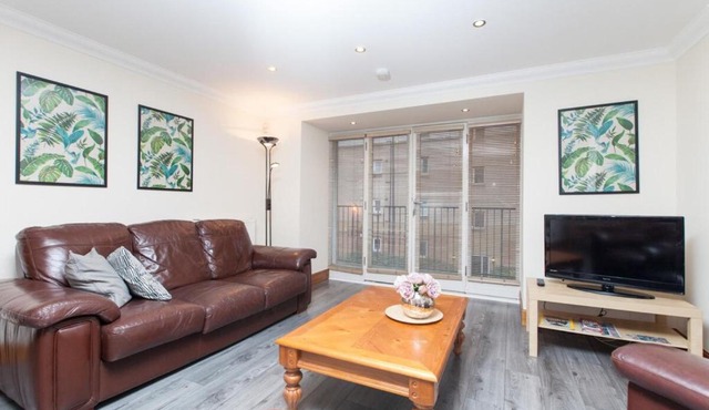 Beautiful 2 Bedroom Flat In Converted Distillery
