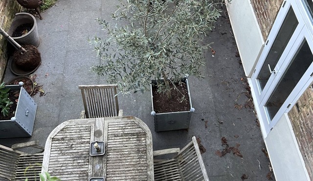 Beautiful 2 bedroom garden flat. Easy reach of open spaces of Hampstead Heath