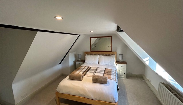 Beautiful 2 bedroom apartment sleeps 4 in the heart of Yalding.