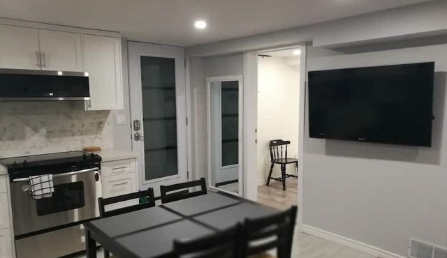Beautiful 2-bedroom Guest Home in Guelph