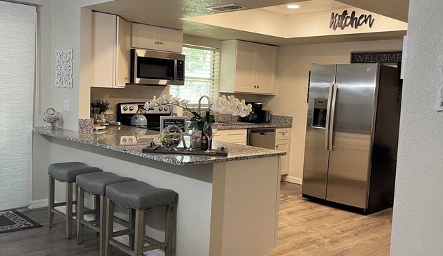 Beautiful 2 bedroom home just minutes away from Sarasota Bay.