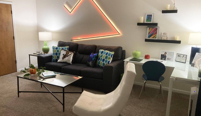 Beautiful 2-Bedroom Lodging with Awesome Amenities