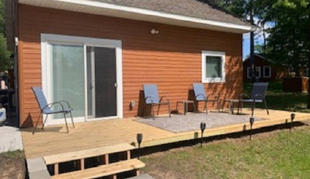Beautiful 2 Bedroom + Loft cabin just off the water (Cabin #8)