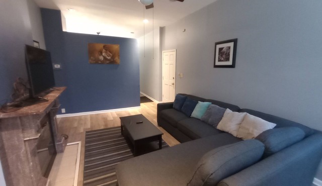 Beautiful 2 Bedroom located in a Unique Private Park. Near Beaches Near Downtown
