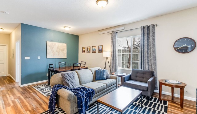 Beautiful 2-Bedroom Park View