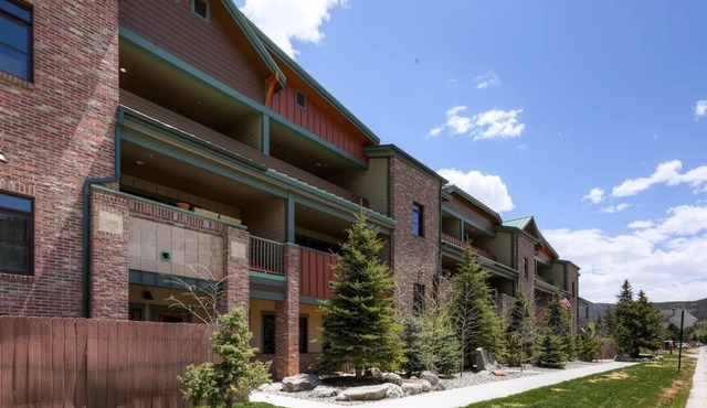Beautiful 2 bedroom plus den close to Main Street, Frisco!