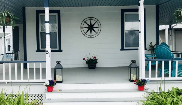 Beautiful 2 bedroom rental, Close walk to the beach!