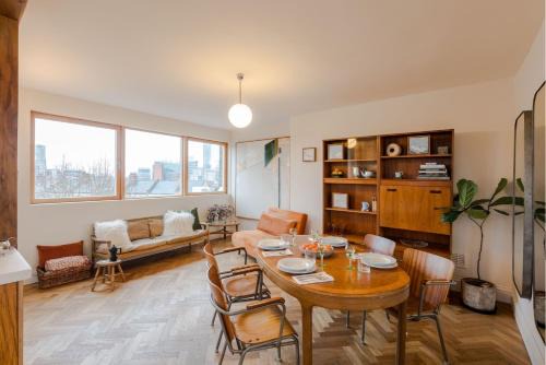 Beautiful 2 Bedroom Roof Top Apartment