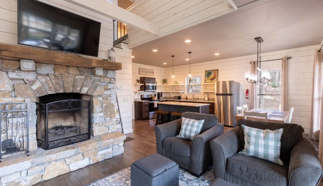 Beautiful 2-bedroom, sleeps 6, modern mountain chic cottage - July Pippin