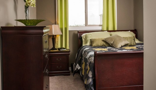 Beautiful 2 Bedroom Suite - Excellent East Regina - Ideal for Work Crews