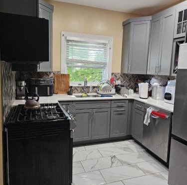 Beautiful 2 bedroom suite in downtown Lynn