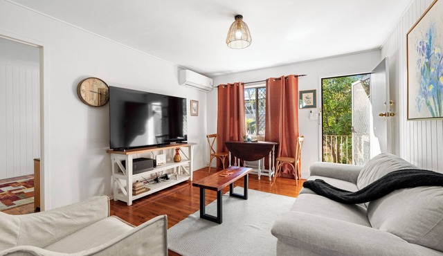 Beautiful 2 bedroom unit in prime location!