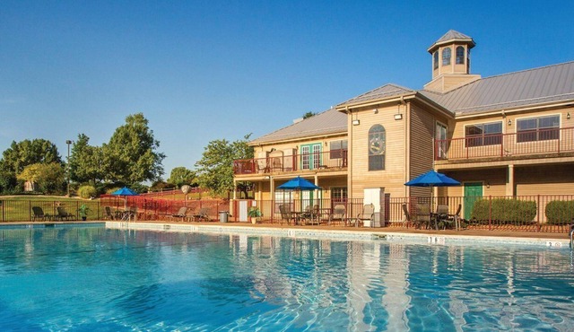 Beautiful 2 bedroom unit at resort, sleeps 6