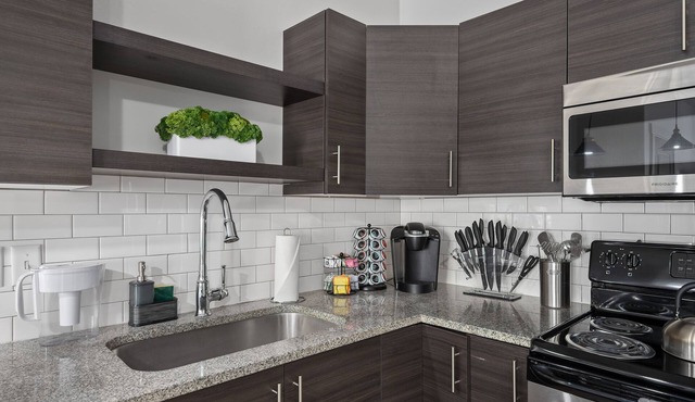 Beautiful 2 Bedroom Apartment Near Lagoon