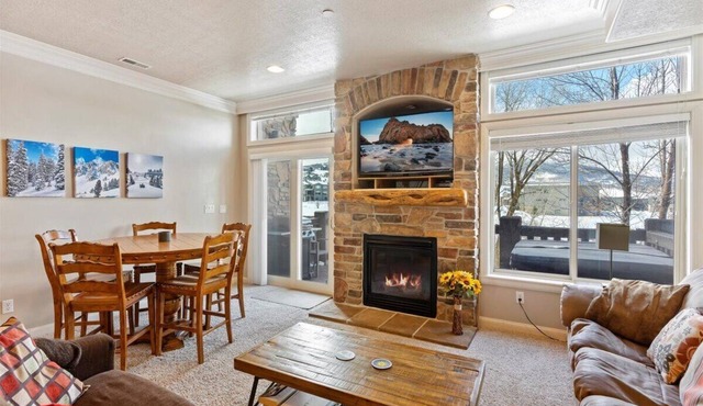 Beautiful 2 bedroom Huntsville, Utah condo with a private hot tub.