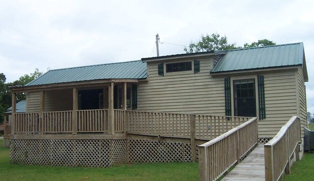 Beautiful 2 bedroom vacation home, sleeps 6