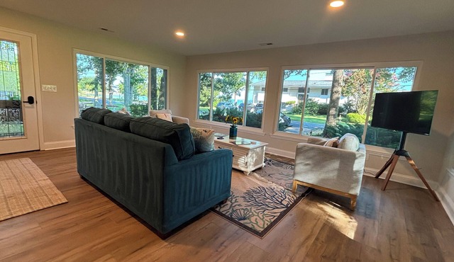 Beautiful 2-bedroom water view house in Annapolis