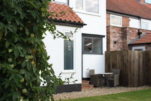 Beautiful 2 Bedroomed Cottage with Garden 10 minutes from Hornsea Beach