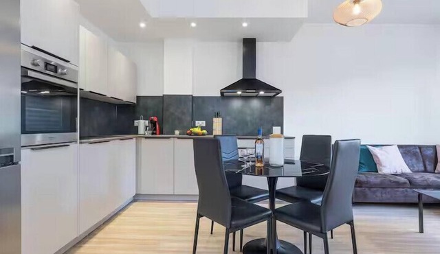 Beautiful 2 bedrooms apartment close to the sea