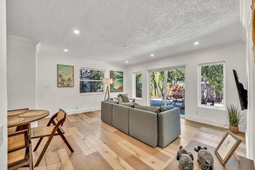 Beautiful 2 BR Apartment - Bright and Spacious