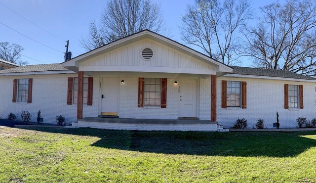 Beautiful 2 BR suite in the center of downtown Jackson.