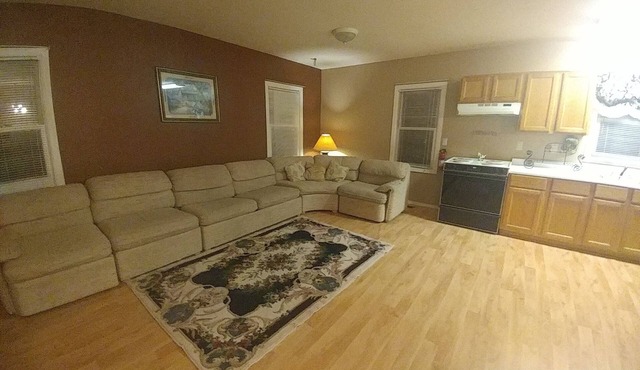 Beautiful, 2 brm/2nd floor loft. Spacious, trendy and fully furnished.