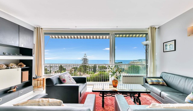 BEAUTIFUL 2 P 63 m2 MAGNIFICENT SEA VIEW -WI FI CLIM- 7 MN A PIED GARE. COMM .BEACH