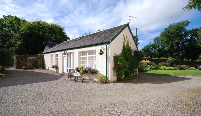 Beautiful 2 Person Cottage in Lovely Secluded Gardens