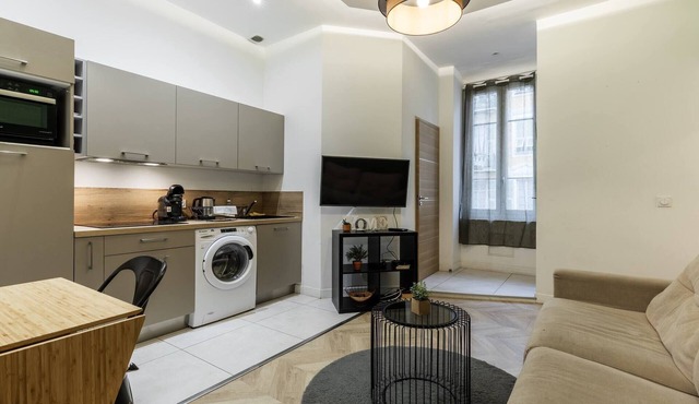 Beautiful 2-room apartment at the port of Nice