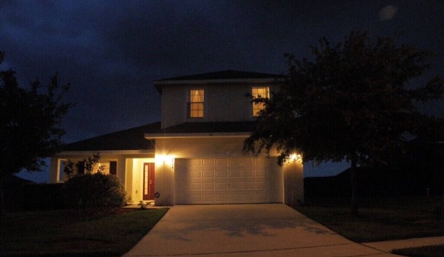 Beautiful 2 storey 4 bed pool home with lake view on gated golfing community.