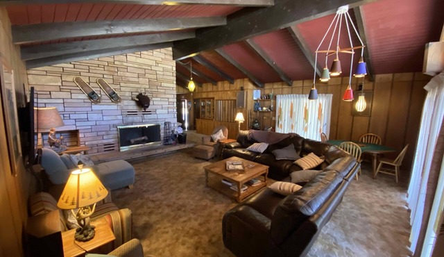 Beautiful 2 Story Cabin Short Hop Away from Mountain High Ski