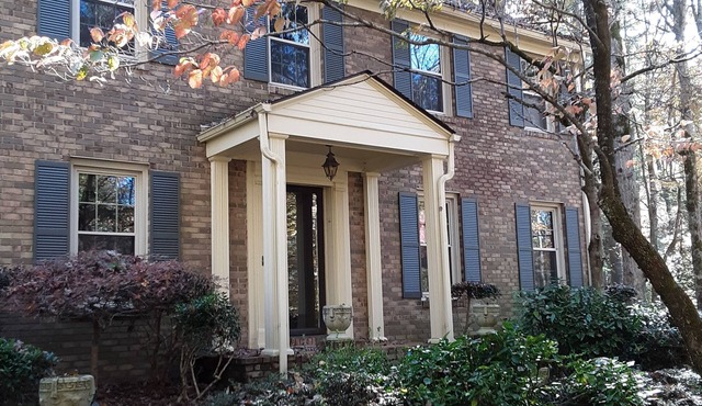 Beautiful 2-story home minutes from Downtown Hendersonville