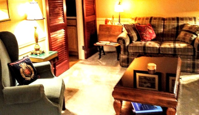 Beautiful 2-story State College townhouse, 3 miles from Penn State.