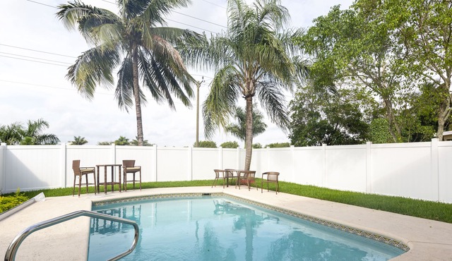 Beautiful 2 Bedrooms Residential House with Loft and Private Pool
