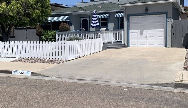 Beautiful 2bd 1ba Beach Cottage 1.5 blks from the beach!
