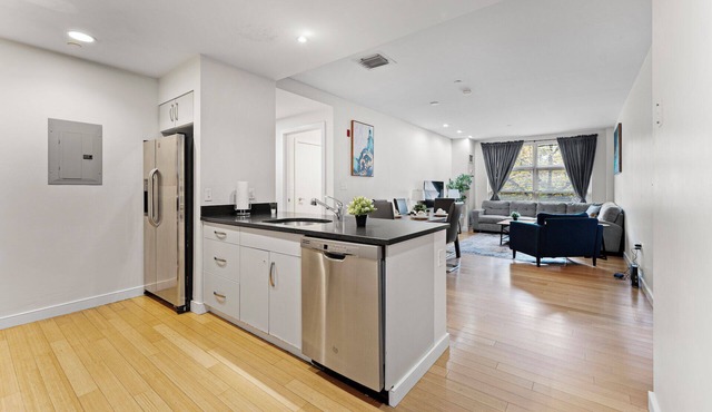 Beautiful 2bd/1ba in Southend Boston 2329