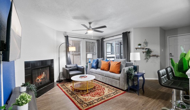 Beautiful 2BD/1BA in University Hills 7986