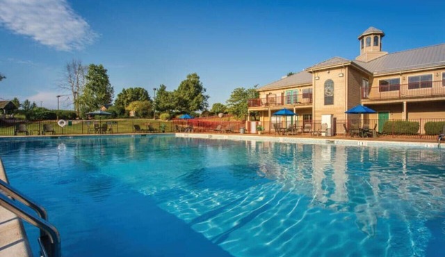 Beautiful 2BD condo in lakefront resort with lots of outdoor onsite activities