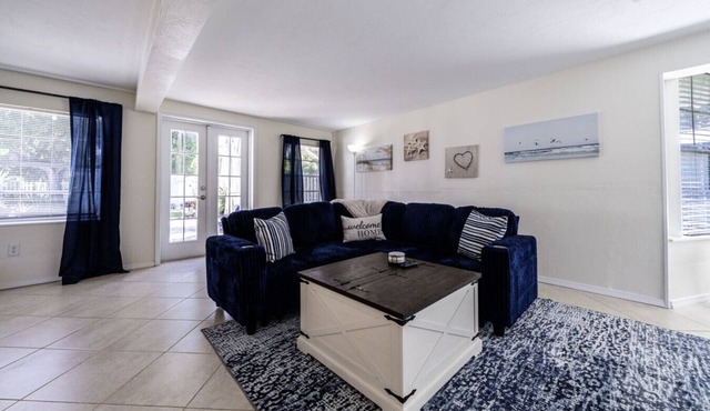 Beautiful 2bd with River Views & Amazing Sunsets