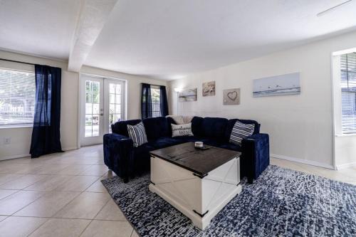 Beautiful 2bd with River Views & Amazing Sunsets in Ft Myers