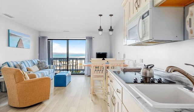 🏖️ Beautiful 2BDR Lake View Getaway @ The Shores ➠ 5579