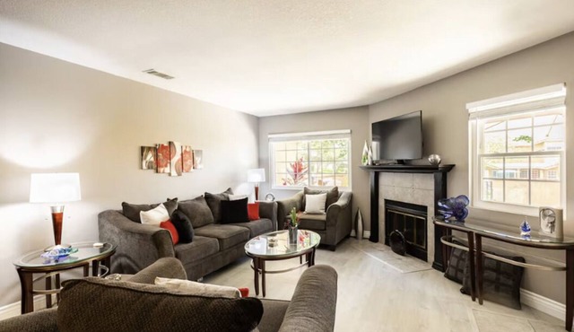 Beautiful 2Bdrm-3Bth Townhome, Attached 2 Car Garage, Pool, Gated Community