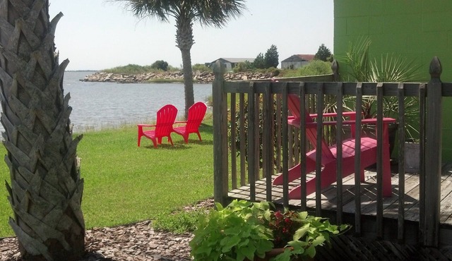 Beautiful 2bdrm Waterfront Cottage on Bogue Sound.