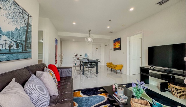 Beautiful 2BE/2BA Renovated Apt in Coral Gables