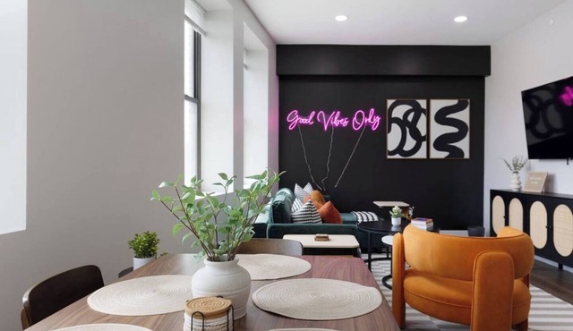 Beautiful 2Bed - 10 min. to downtown/Cavs/Browns