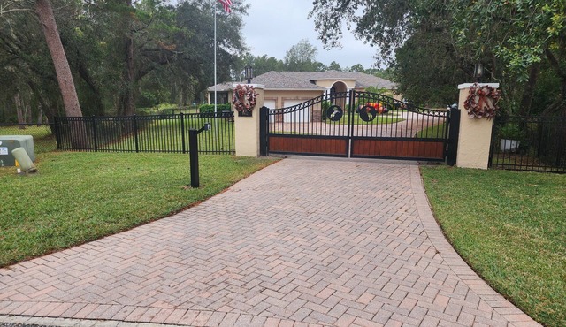 Beautiful 2Bed,2Bath,2Car Garage Stunning Cul-de-sac property on 2 acres Estate